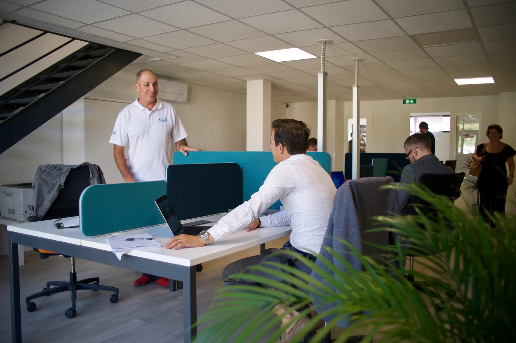 Coworkers travaillant chez CAP Cowork